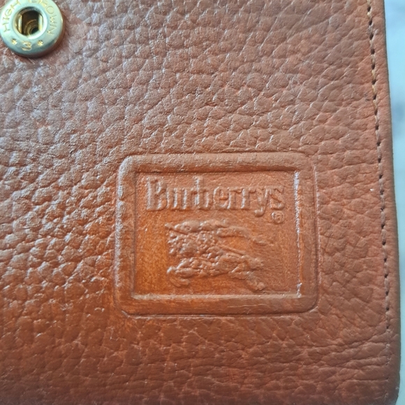 Burberrys wallet with kiss lock coin - Picture 7 of 14